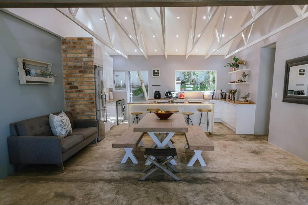 Spacious Family With Wood Fired Hot Tub *