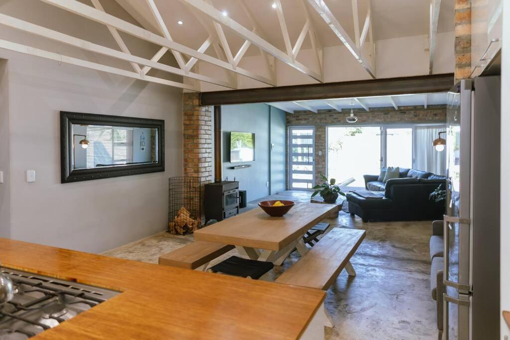 Spacious Family With Wood Fired Hot Tub *
